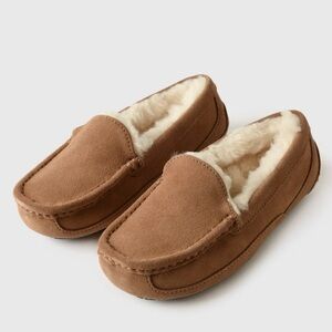 UGG Kids Chestnut Brown Moccasin Slippers with Cream Shearling Lining Size 2